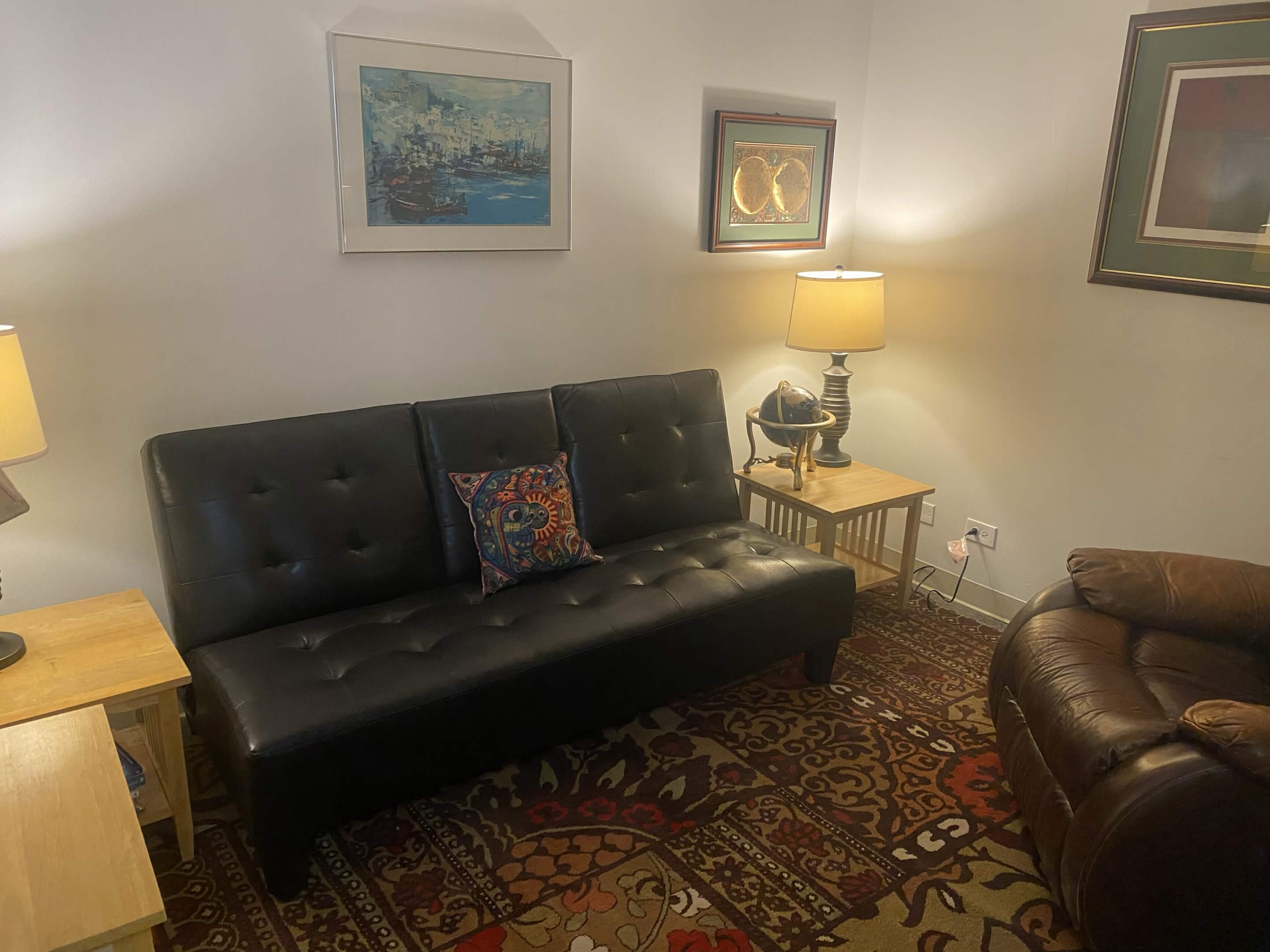 Warm therapy office seating for individual therapy in Chicago